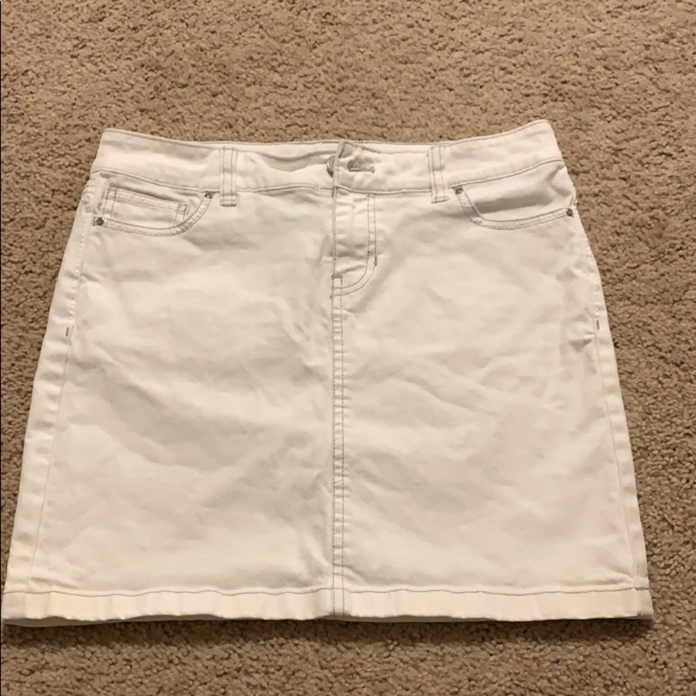 White House Black Market White Jeans Skirt size 0
